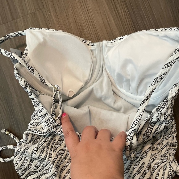 Time and Tru Black and White One Piece Swimsuit with Plunging Neckline size L - Picture 4 of 8